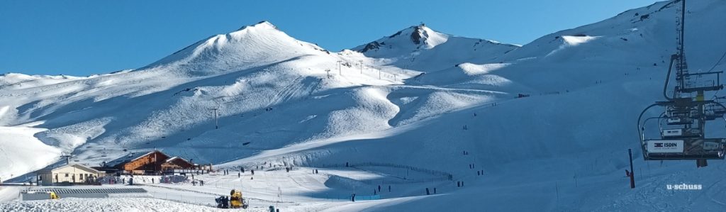 vista del sector de góndola del centro de esquí de Valle Nevado