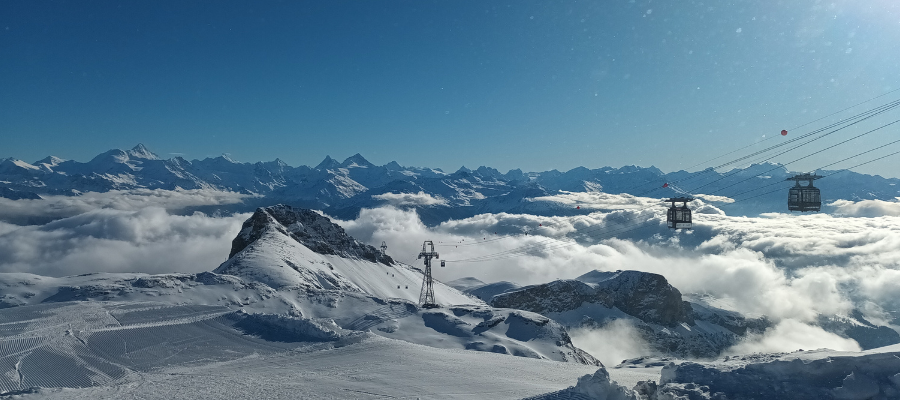 vista del teleferico plaine morte (crans montana )